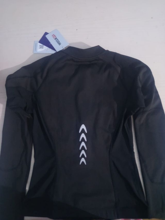 Camiseta deportiva WOSAWE negra