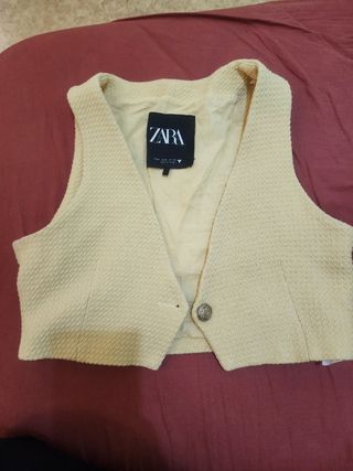 Chaleco amarillo Zara