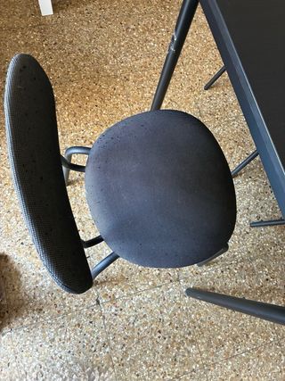Mesa de comedor negra y marrón