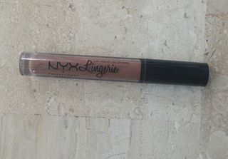 Pintalabios nyx lingerie marron de larga duracion