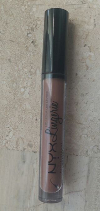 Pintalabios nyx lingerie marron de larga duracion