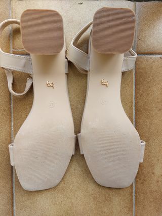 Sandalias tacón bajo nude talla 41