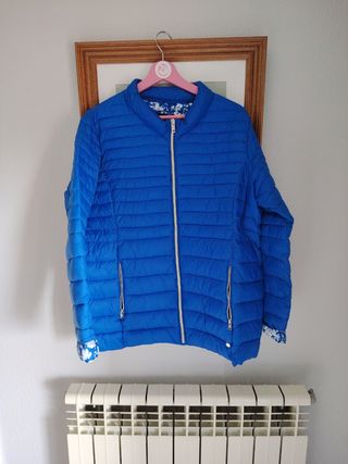 Cazadora acolchada azul mujer