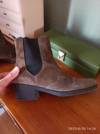 Botines de ante marrón
