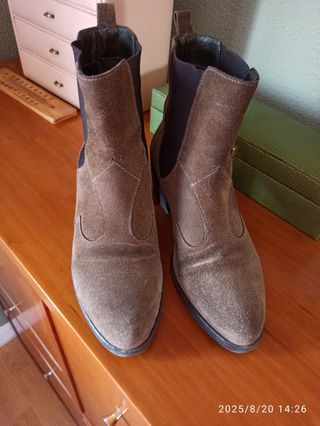 Botines de ante marrón
