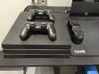 Consola PS4 Pro 1 TB con dos mandos 
