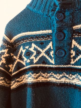 Jersey de invierno azul con estampado