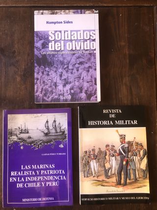 Set di libri Military/Militaria 