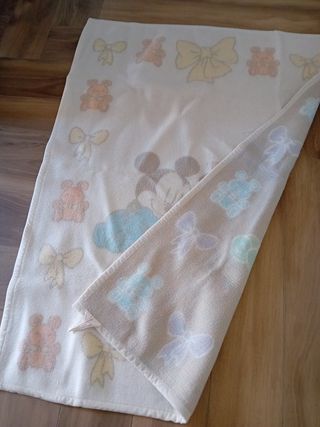 Copertina culla in lana con orsetti e fiocchi
