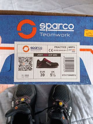 Zapatos de seguridad negros y rosas