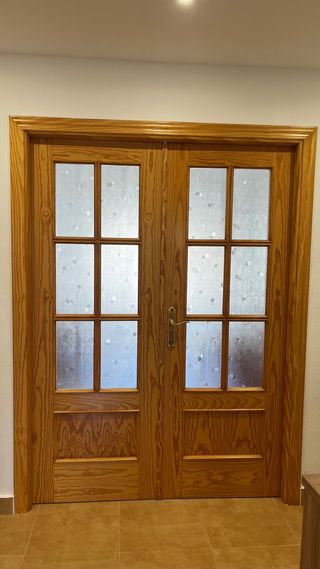 Puertas de madera abatibles