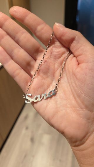 Collar con nombre Sara