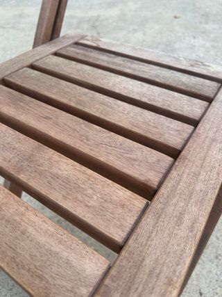 Sillas de madera plegables Son 8 unidades