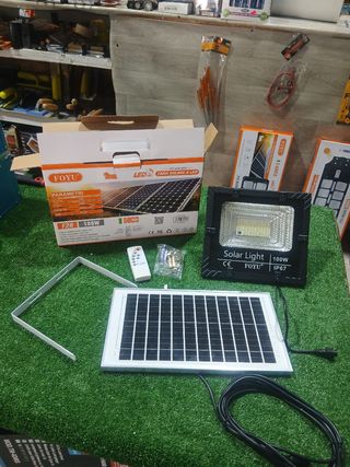 Faro Solare LED Foyu 100W con Pannello