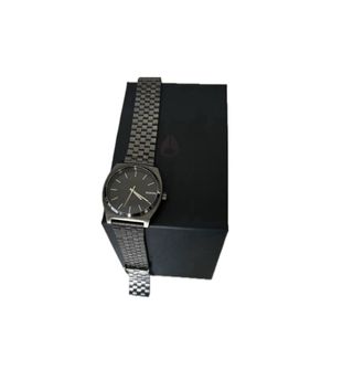 Reloj Nixon gris  y Plateado