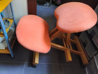 Silla ergonómica de rodillas naranja
