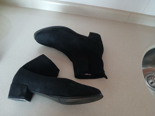 Botines negros de ante