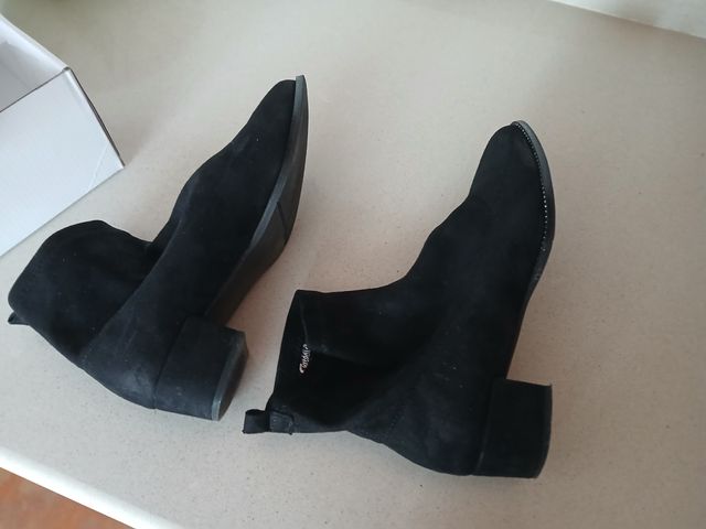 Botines negros de ante