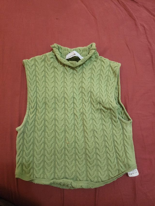 Top corto de punto verde