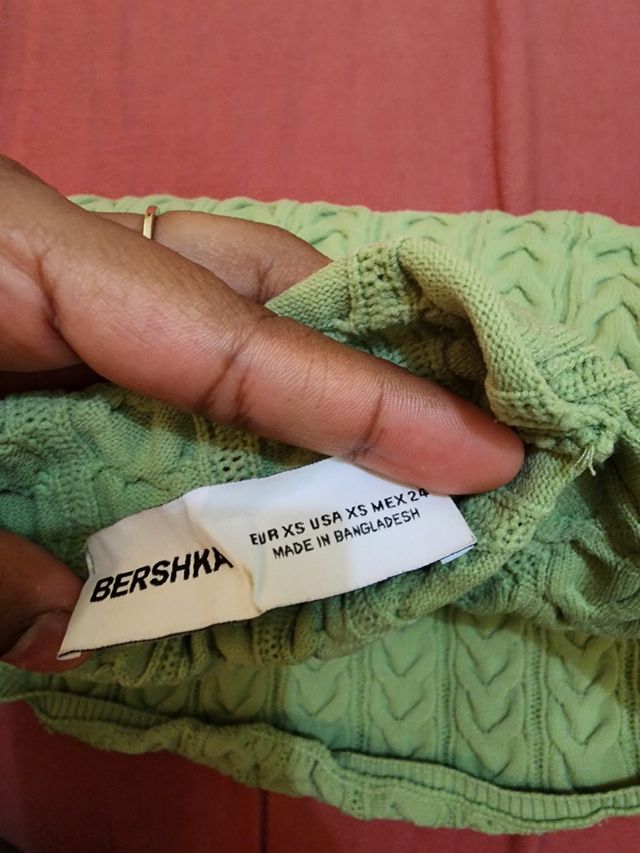 Top corto de punto verde