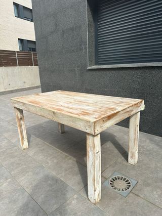 Mesa de comedor de madera hecha a medida