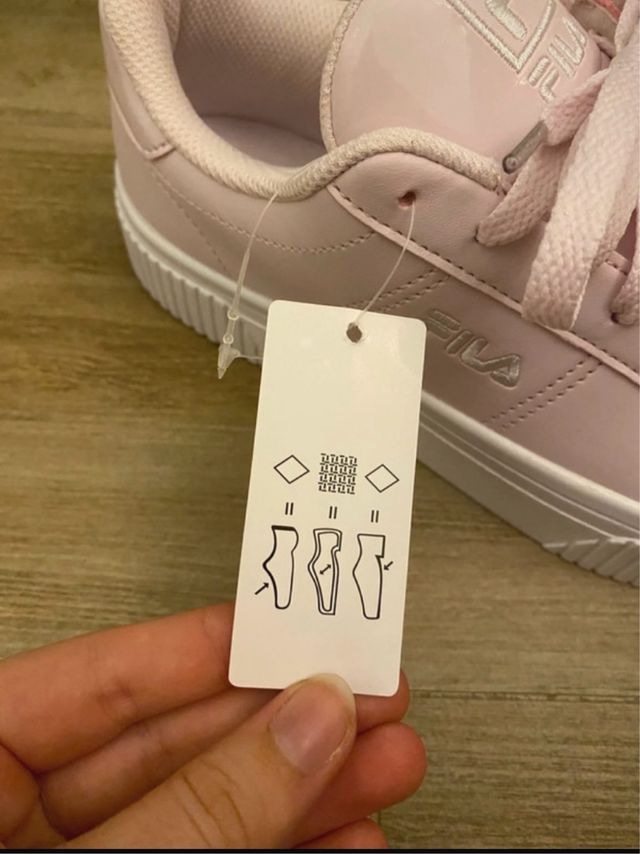 Zapatillas Fila Rosas y Blancas