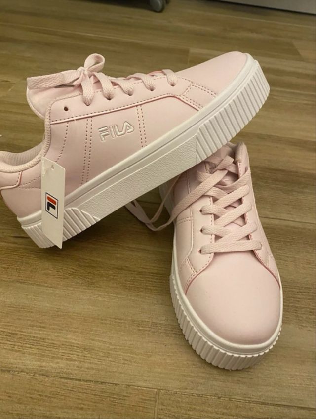 Zapatillas Fila Rosas y Blancas