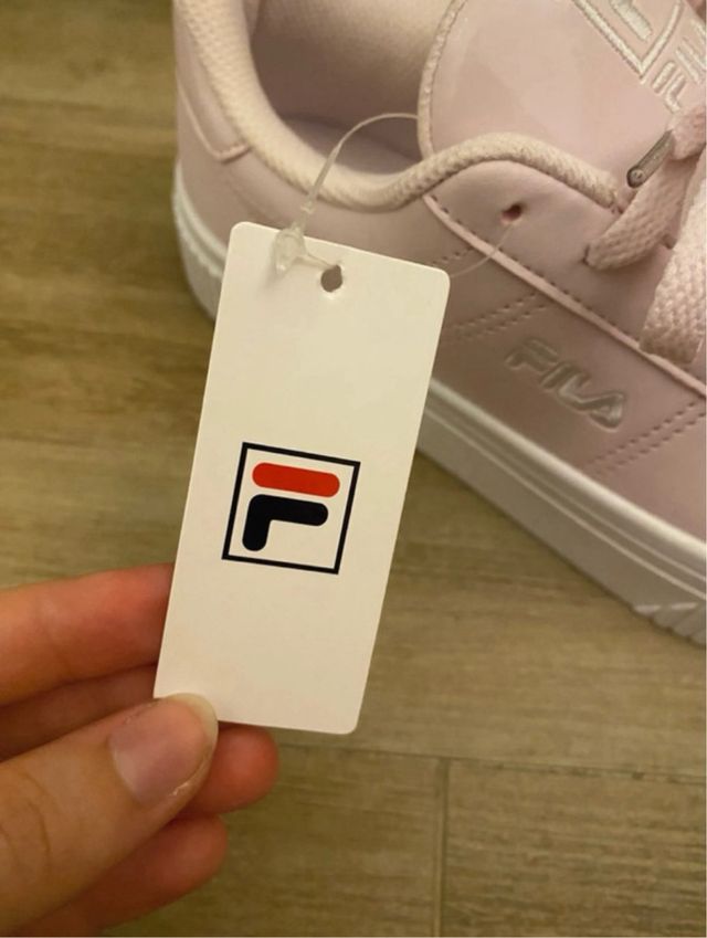 Zapatillas Fila Rosas y Blancas