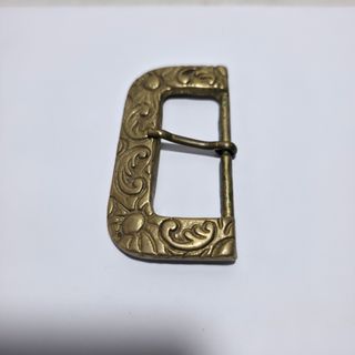 Antica fibbia in bronzo dorato lavorata