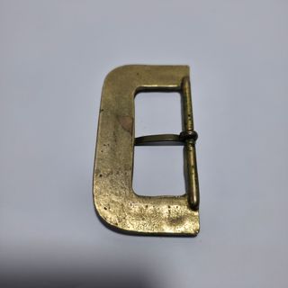 Antica fibbia in bronzo dorato lavorata