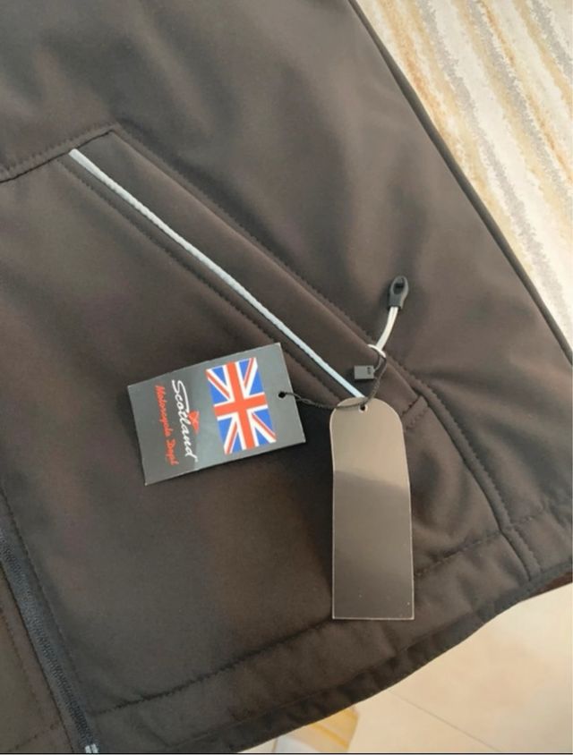 Giubbotto Scotland Nero con Cappuccio