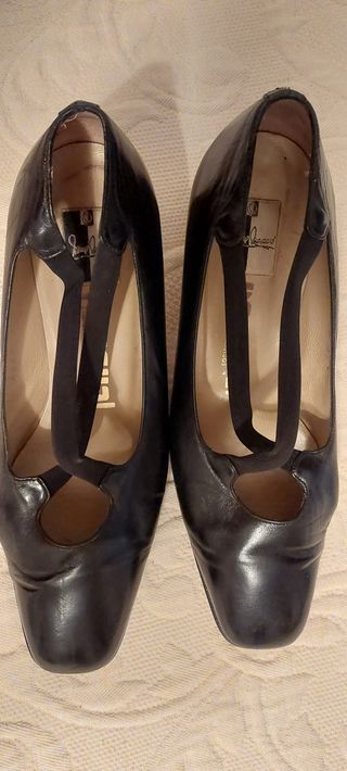 Zapatos de una piel muy finaPoco usados.Tacon 3 cm