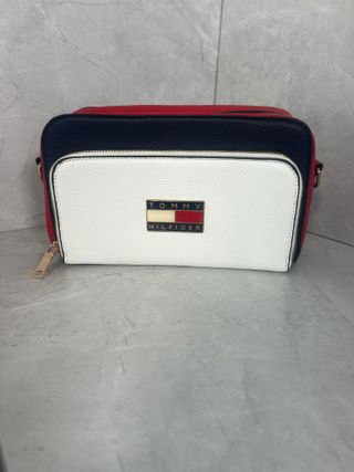 Bolso de mano azul y rojo
