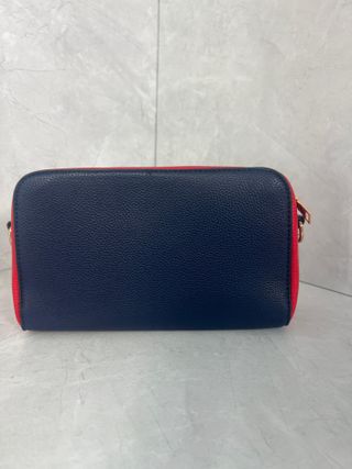 Bolso de mano azul y rojo