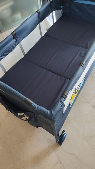 Cuna de viaje con colchón