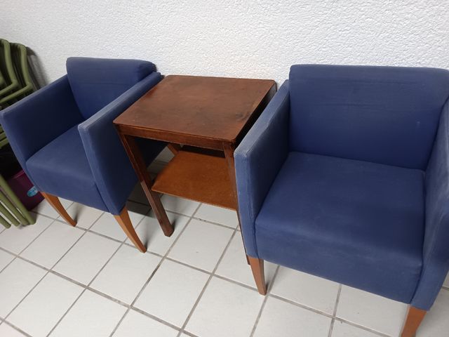 2 Sillones Bajitos Tela Azul y Madera