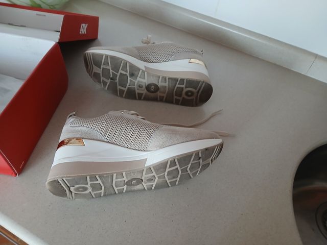 Zapatillas Beige y Doradas