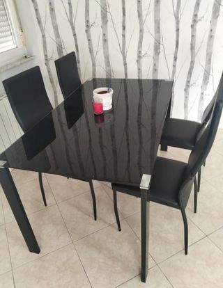 Mesa comedor cristal negro y 4 sillas
