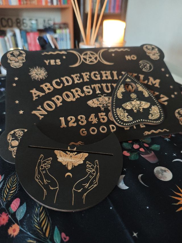Tabla Ouija y Stand con Diseño de Polilla