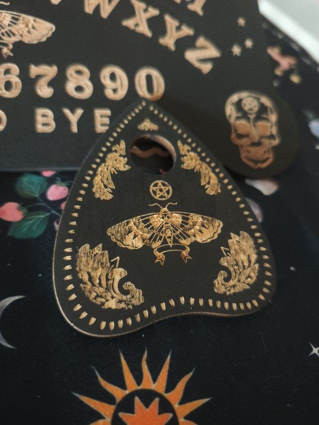 Tabla Ouija y Stand con Diseño de Polilla