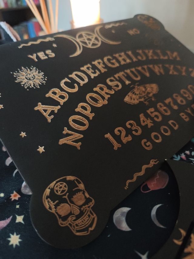 Tabla Ouija y Stand con Diseño de Polilla