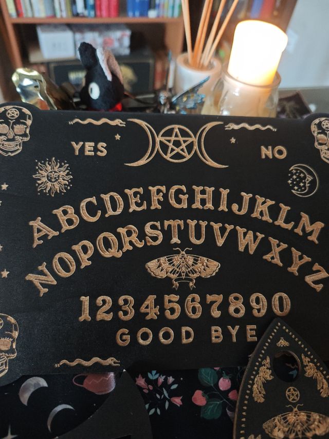 Tabla Ouija y Stand con Diseño de Polilla