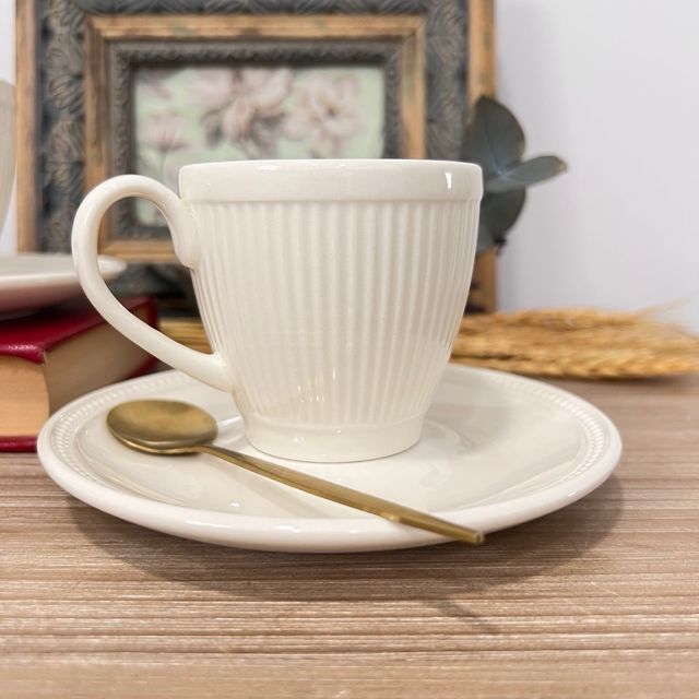 Duo de Xícaras e Pratos de Porcelana Wedgwood