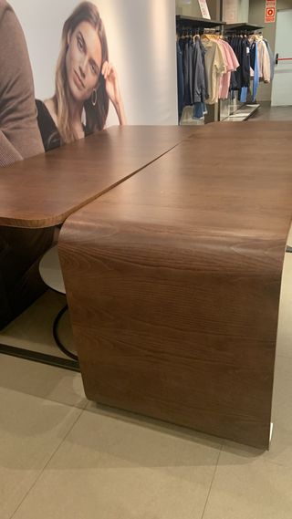 Mesa de madera moderna