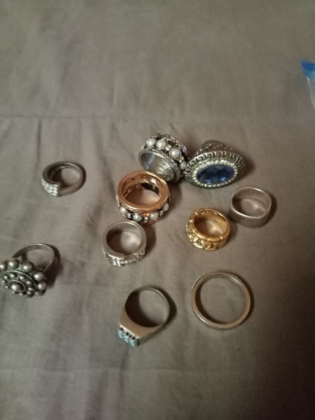 Lote 4 Anillos Plateados y Perlas 10€los 3