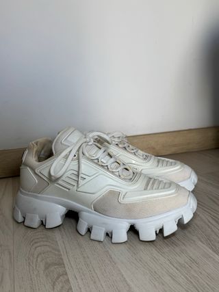 Zapatillas Prada Beige y Blancas