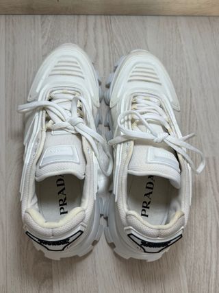 Zapatillas Prada Beige y Blancas