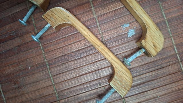 Maniglie in legno con viti (6 pz)