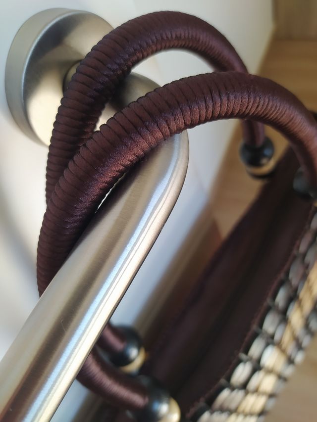 Bolso de mano con flores de madera