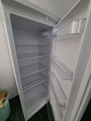 Nevera Benavent sin congelador.